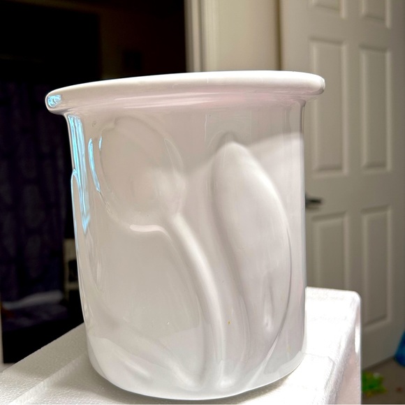 Pure White Lilies Utensils Holder - Picture 1 of 8